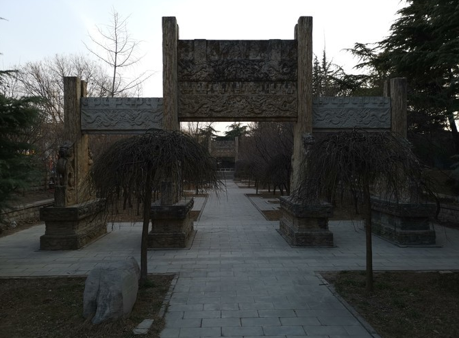 这座石碑隐藏着青州一座王府的秘密