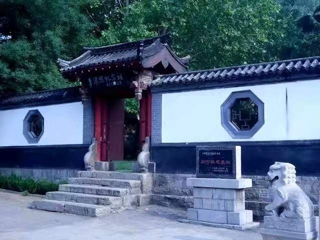 青州范公亭李清照纪念祠修缮中，还有谁没有背过李清照的词呢？