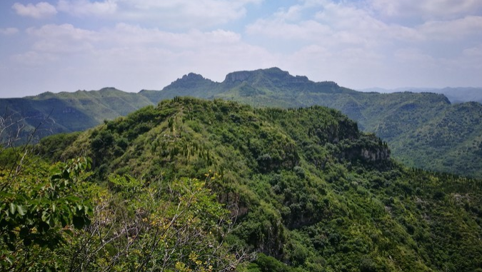 在这里，逄山的风情那么美