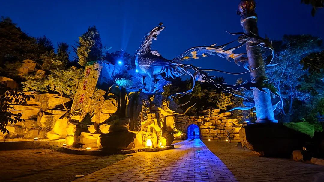 青州市凤凰台景区7月6日晚起开放灯光夜景，时长2个月，来青州的游客不要错过哦！