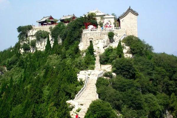 青州云门山风景区：夏光铺画卷 山径等君行