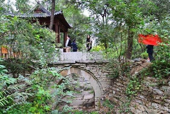 青州这座明代古村落，潺潺溪流、泉水叮咚