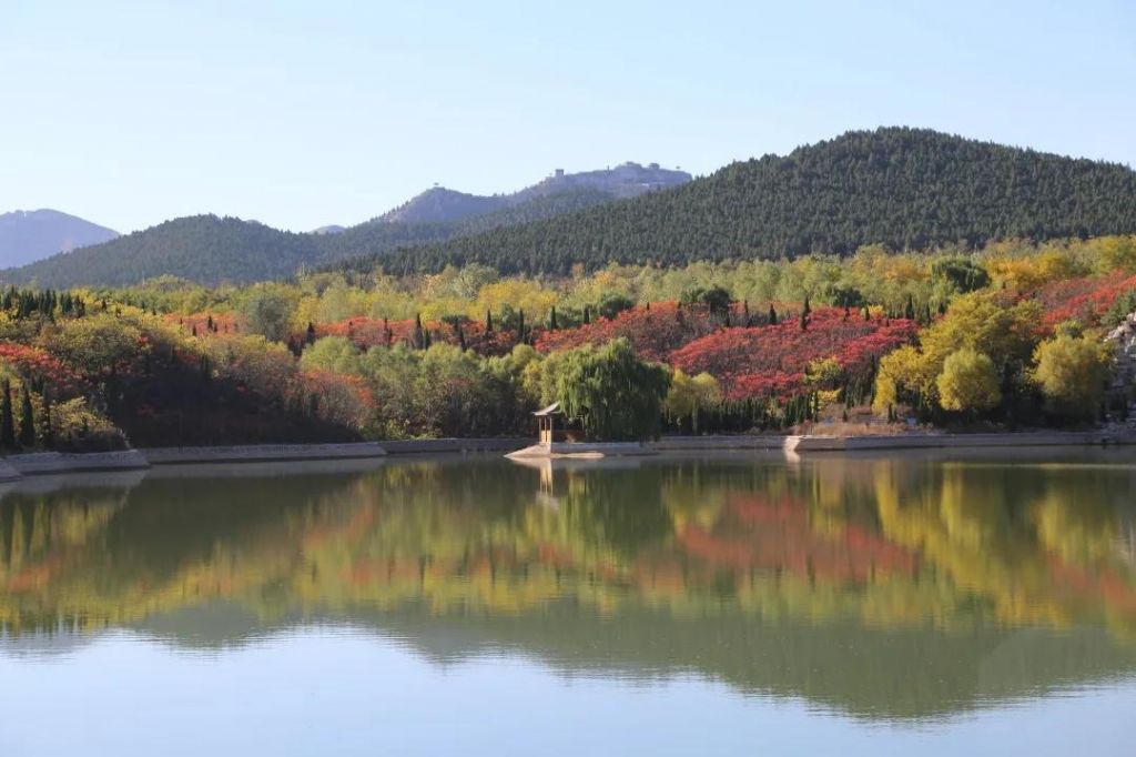 地镜倒影丨青州云门山、驼山、劈山倒影其中，如同世外仙境！