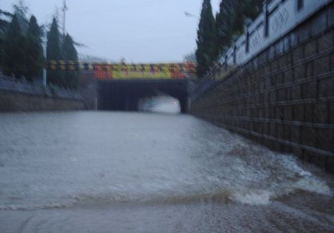 青州暴雨天气有5处易涝点，开车请注意绕行！
