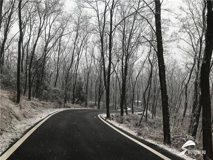 潍坊迎来今冬首场降雪 青州仰天山银装素裹