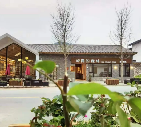 青州大山里的“森林会客厅”，这家“鲁中川藏线”上的咖啡书屋一夜爆红！ 