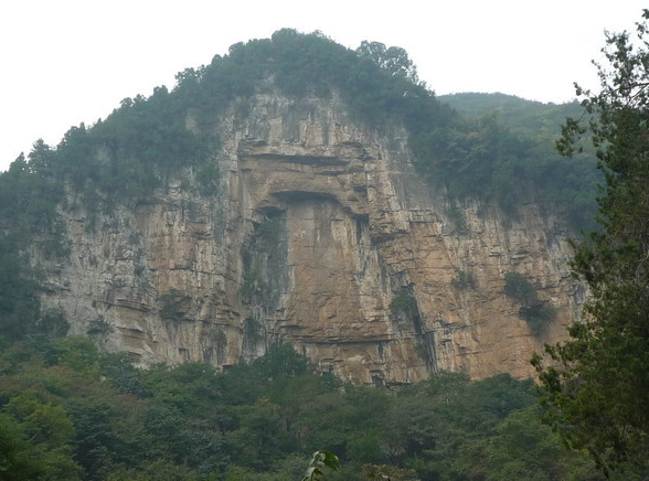 仰天山上灵泽洞，夏日清凉好去处