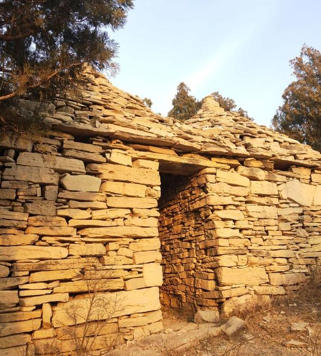 在青州西南山区，这里有独特的石屋