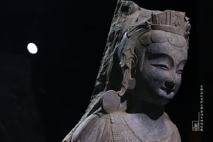 青州博物馆的佛像，微笑带来震撼的感染力