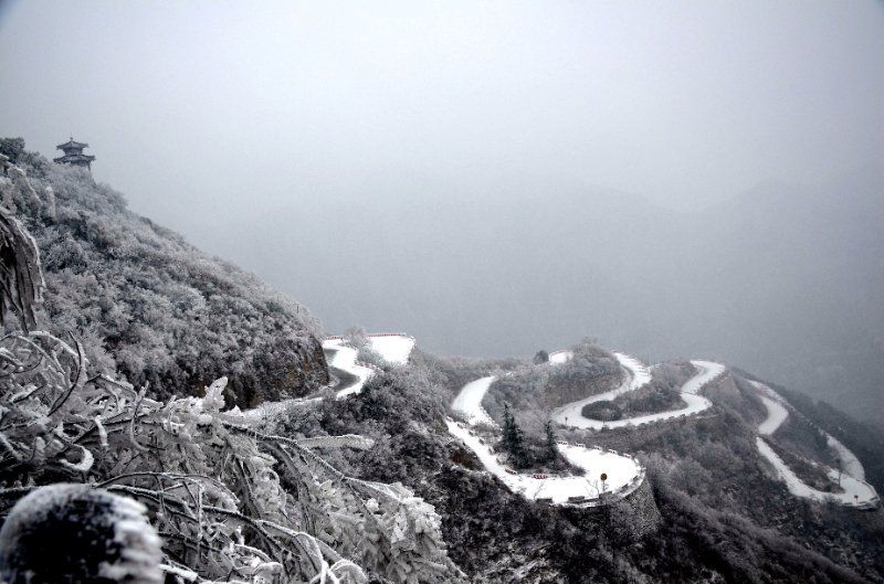 青州仰天山:银装素裹开启“冰雪模式”
