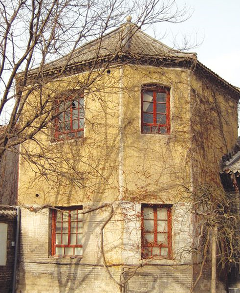 山东青州古城内有个不起眼的八角楼，臧克家在这里住了好几年