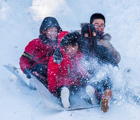 青州：市民乐享雪趣