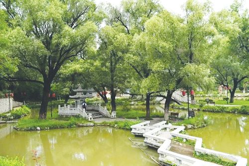 雨后青州范公亭，烟雨蒙蒙似江南