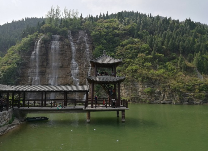 碧水青天黄花溪