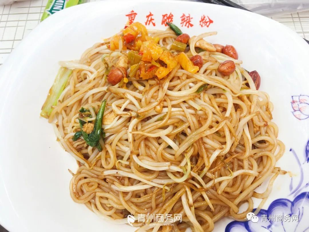 青州这家酸辣粉店，没想到炸串才是王者！